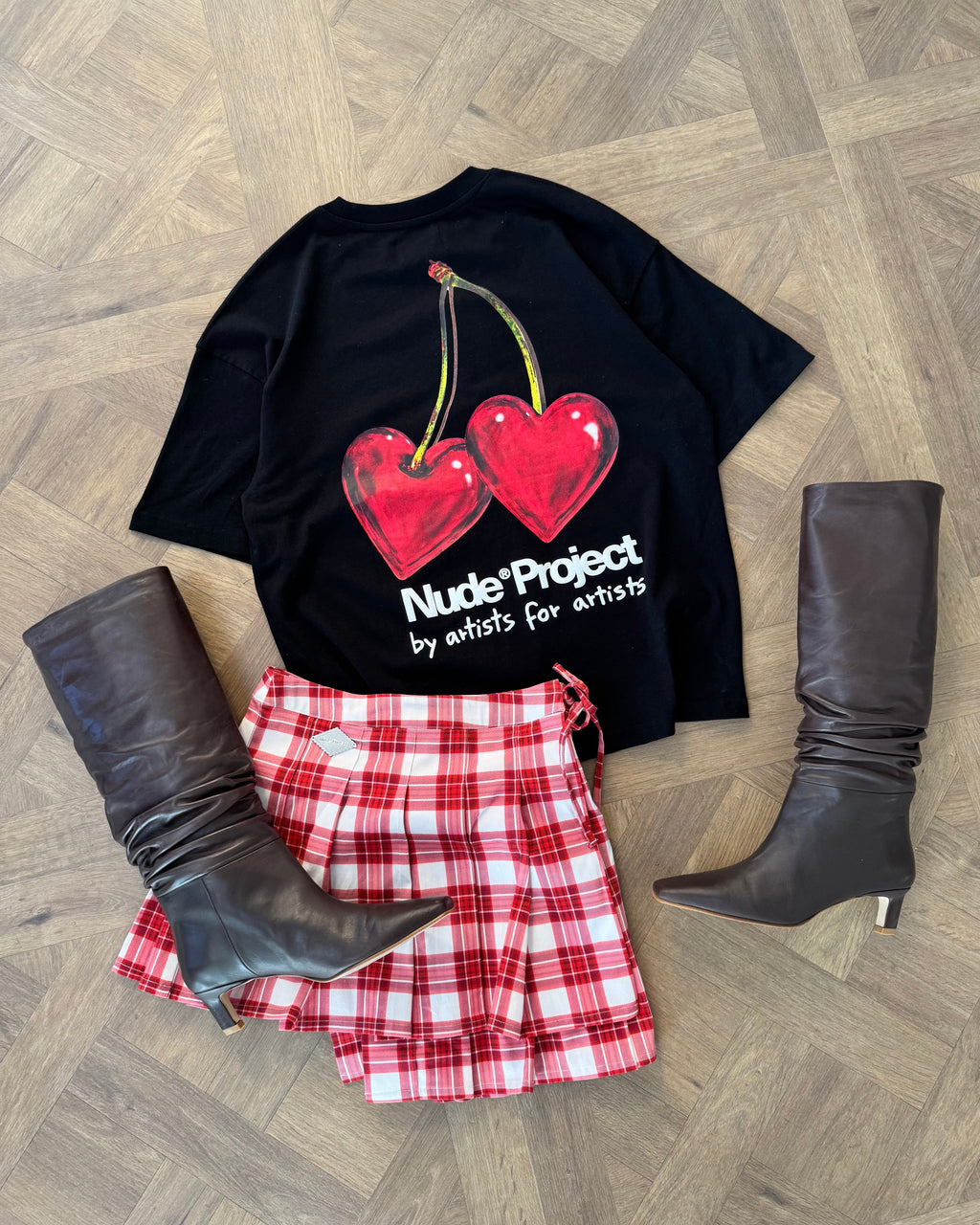 Juicy Cherry Tee Black